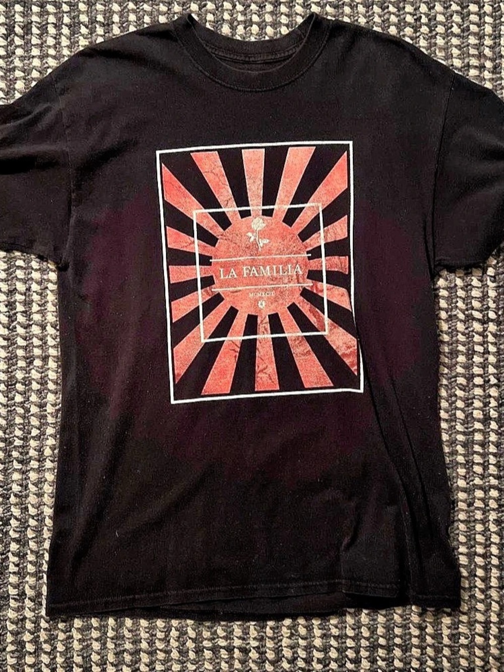 La Familia Graphic Tee Black & Red Large